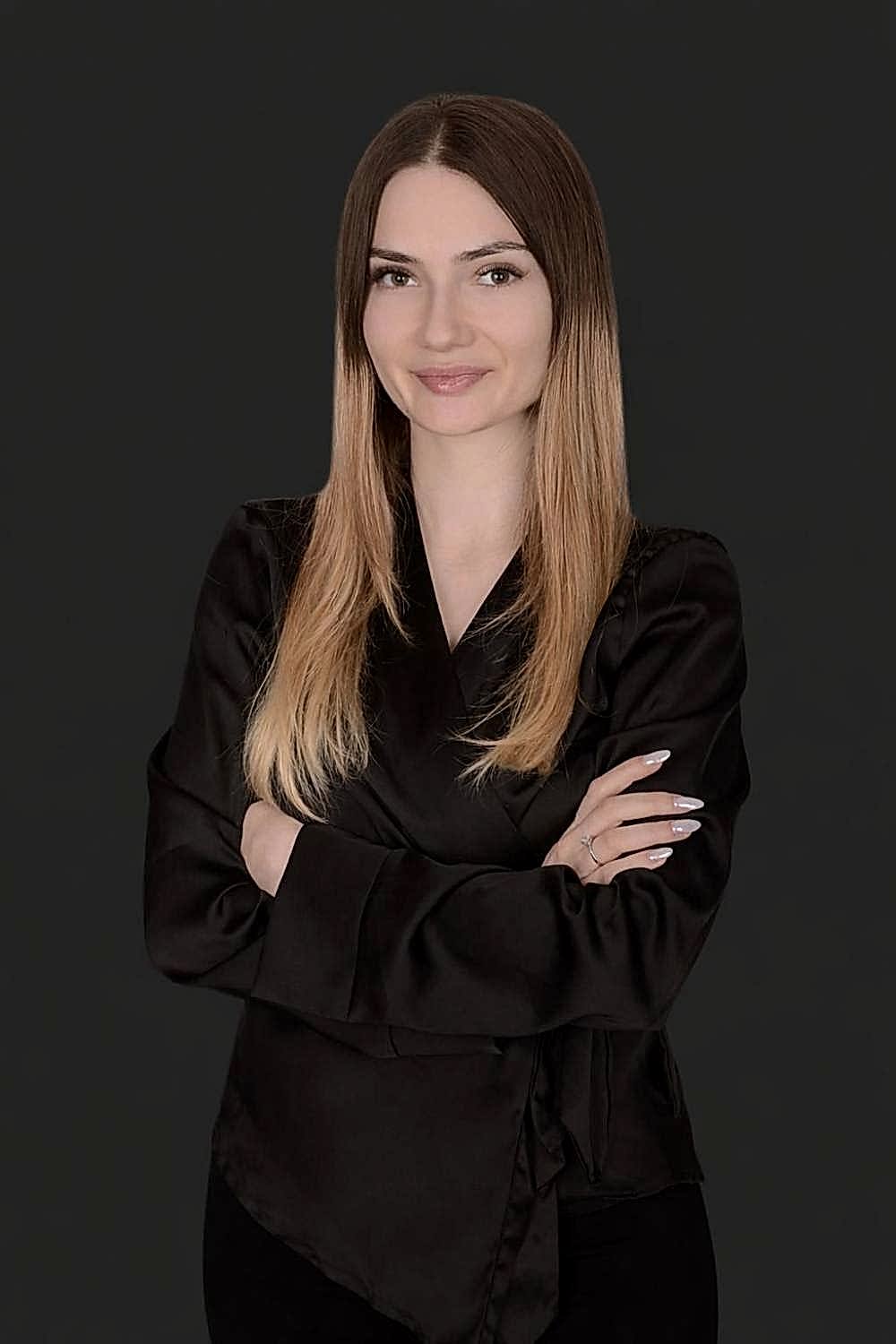 Özge DİNMEZ